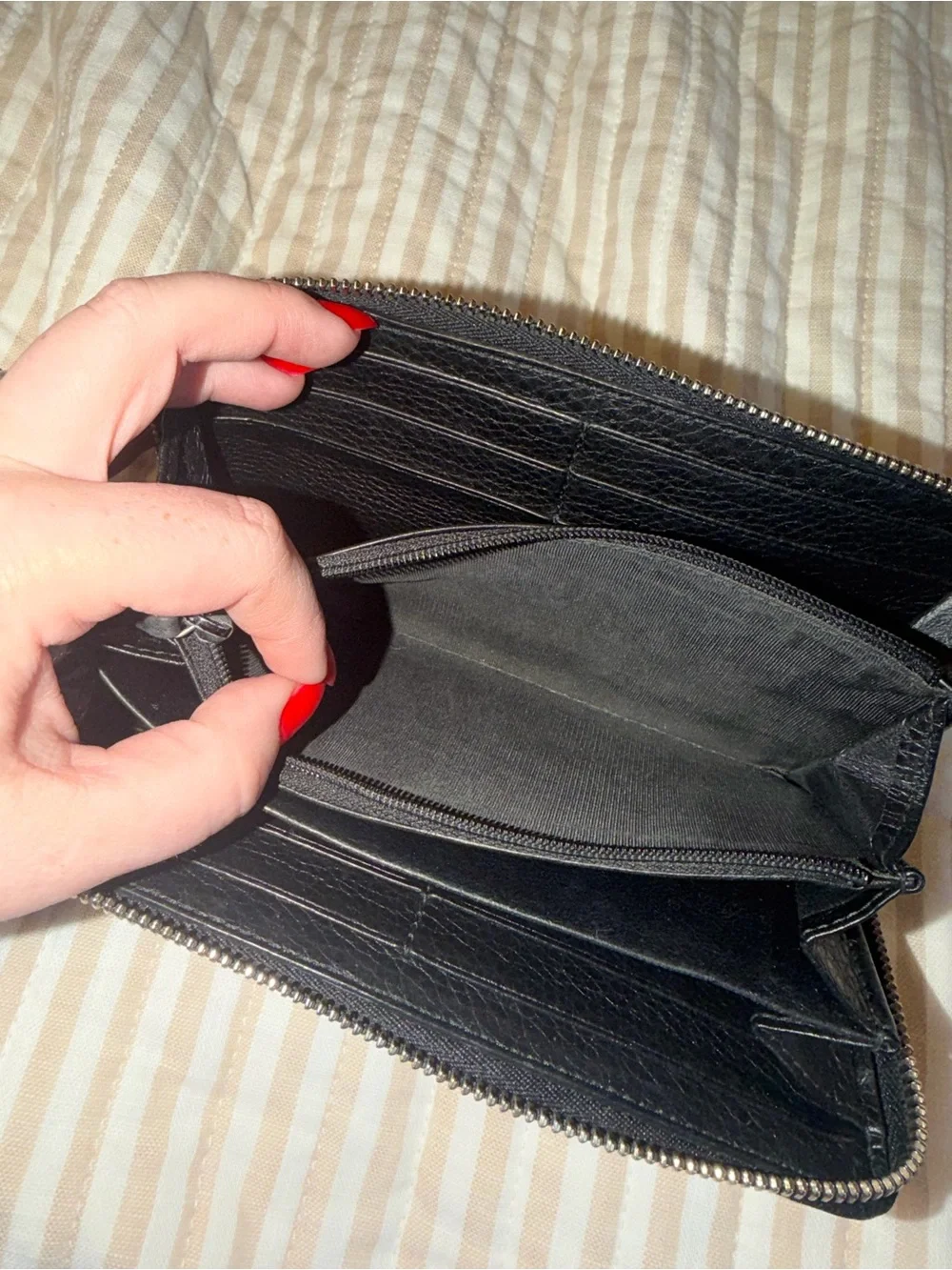 Gucci Soho Zip-Around Wallet - Picture 4 of 5